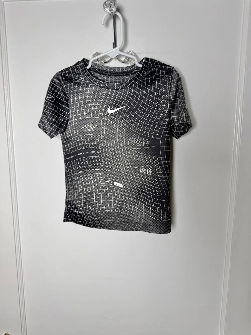 Nike Sportswear Club Black White Grid Logo Dri-fit Short Sleeve T-shirt Size 4T